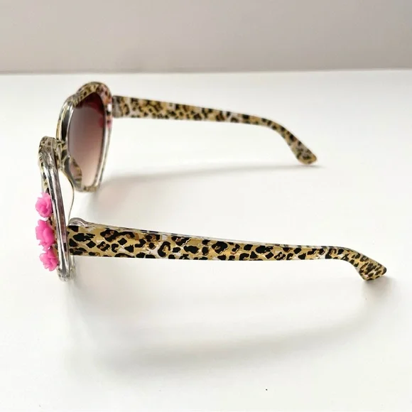 Retro Girls Heart Shape Sunglasses with Leopard Pattern and Roses - Picture 7 of 12
